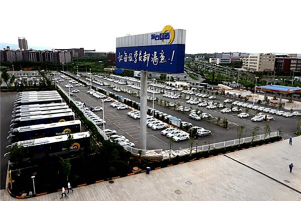 東方時尚駕校官網：路考怎樣保持車輛直線行駛