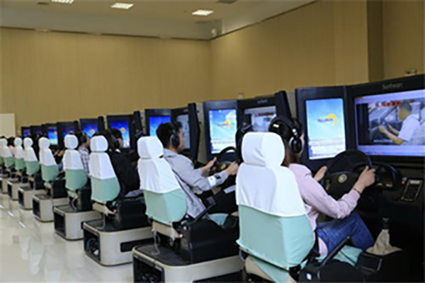 東方時尚駕校電話車內最安全的位置