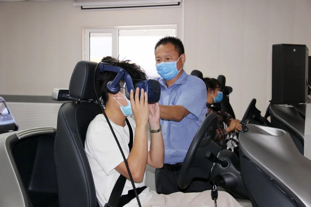 「東方時尚駕校」