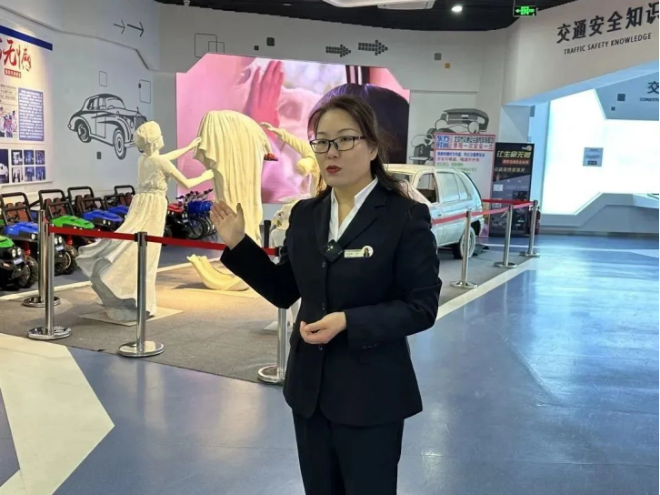 「東方時(shí)尚駕校」