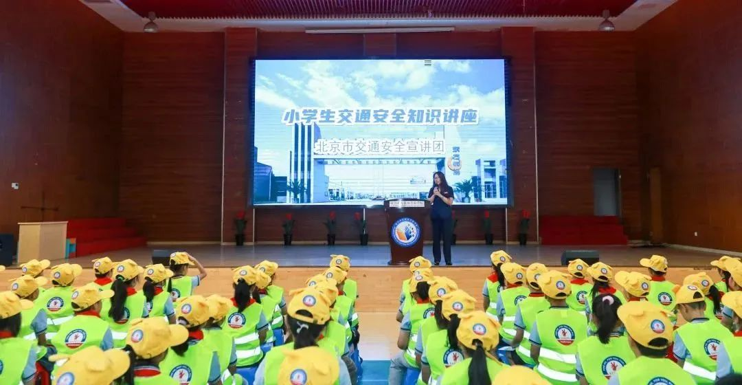 「東方時(shí)尚駕校」