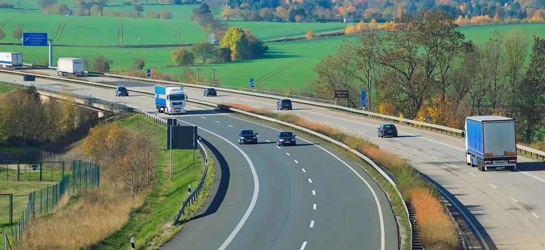 「東方時尚駕校」