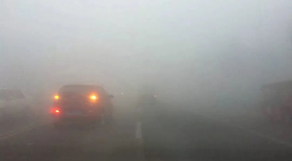 北京東方時(shí)尚駕校教你《霧天安全駕駛技巧》