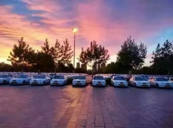 東方時尚駕校教你臺風天開車要注意什么？