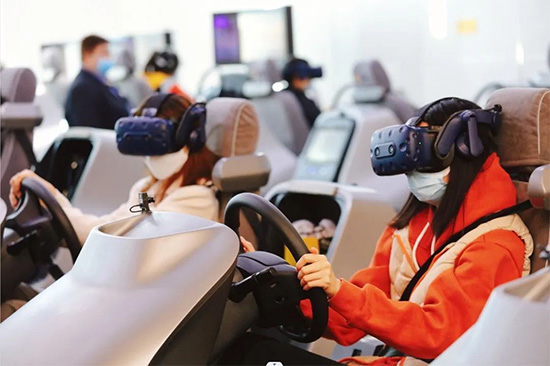 看看東方時(shí)尚駕校的學(xué)員車感差是怎么培養(yǎng)的