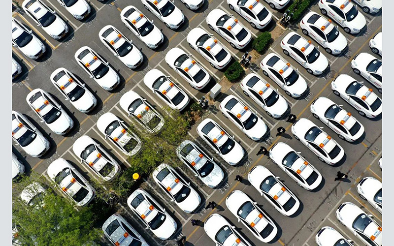 乘坐地鐵抵達東方時尚駕校