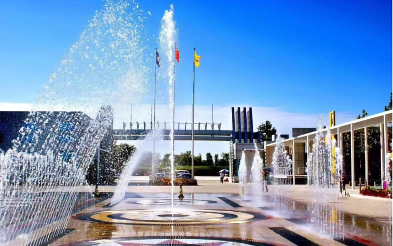 「東方時尚駕校」